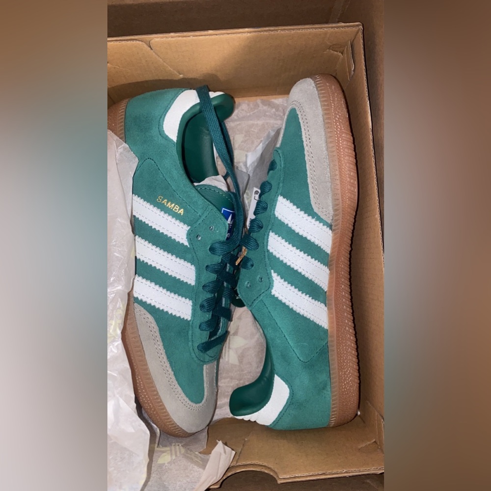 Green samba never worn only one shoe tried on